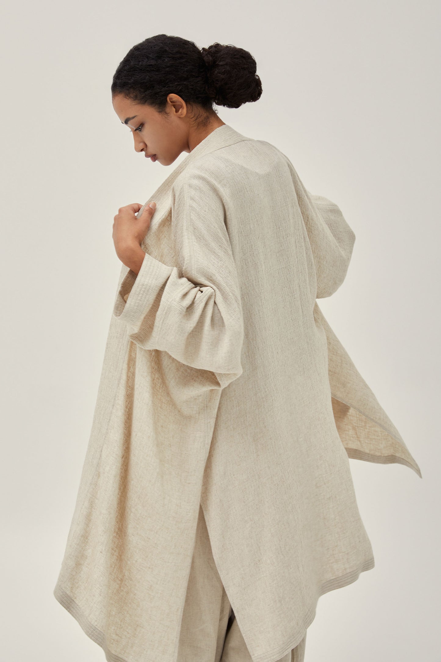 Metta linen robe