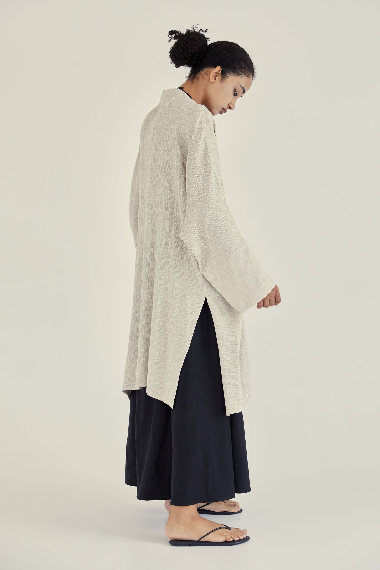 Metta linen robe