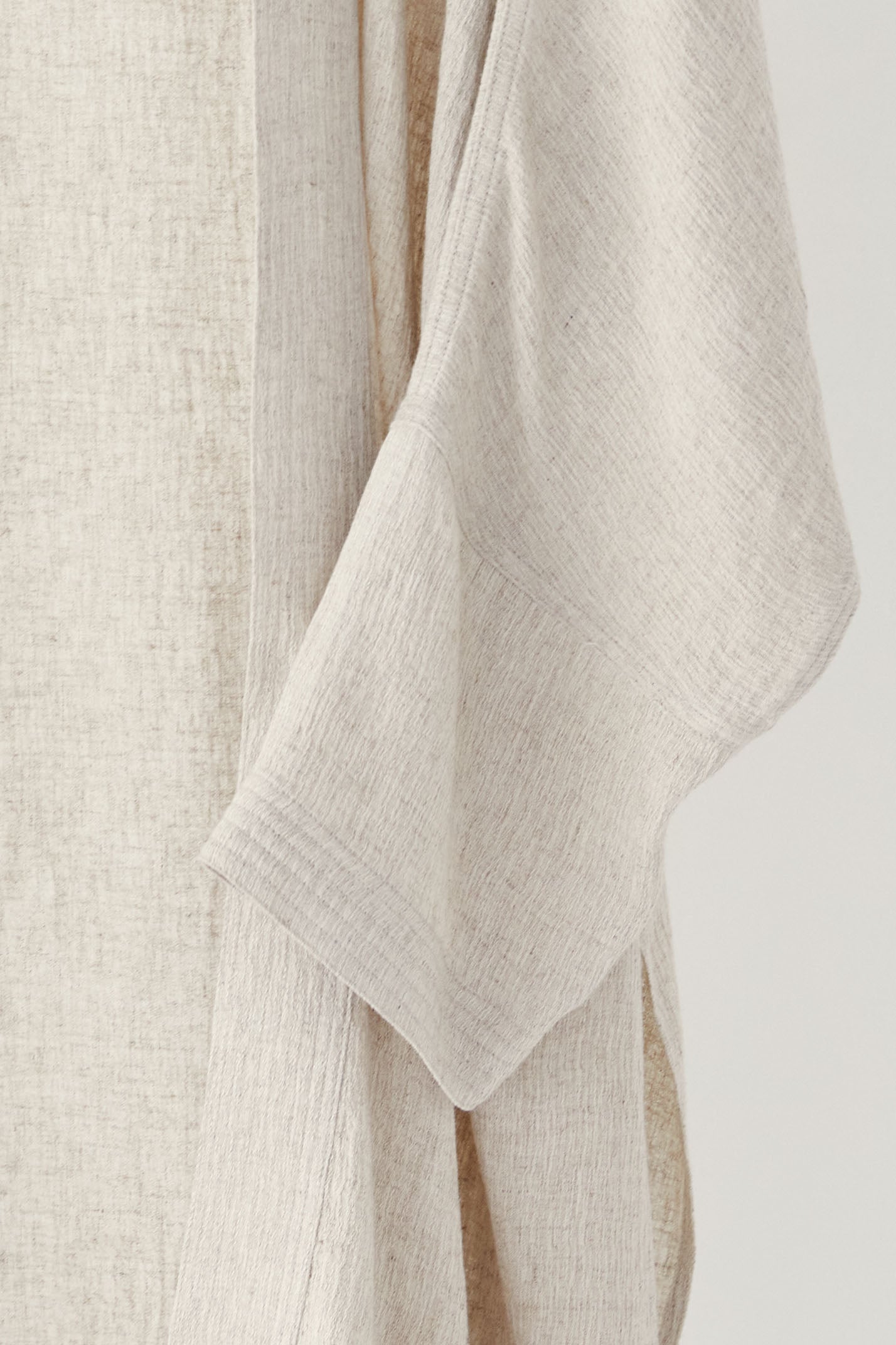 Metta linen robe