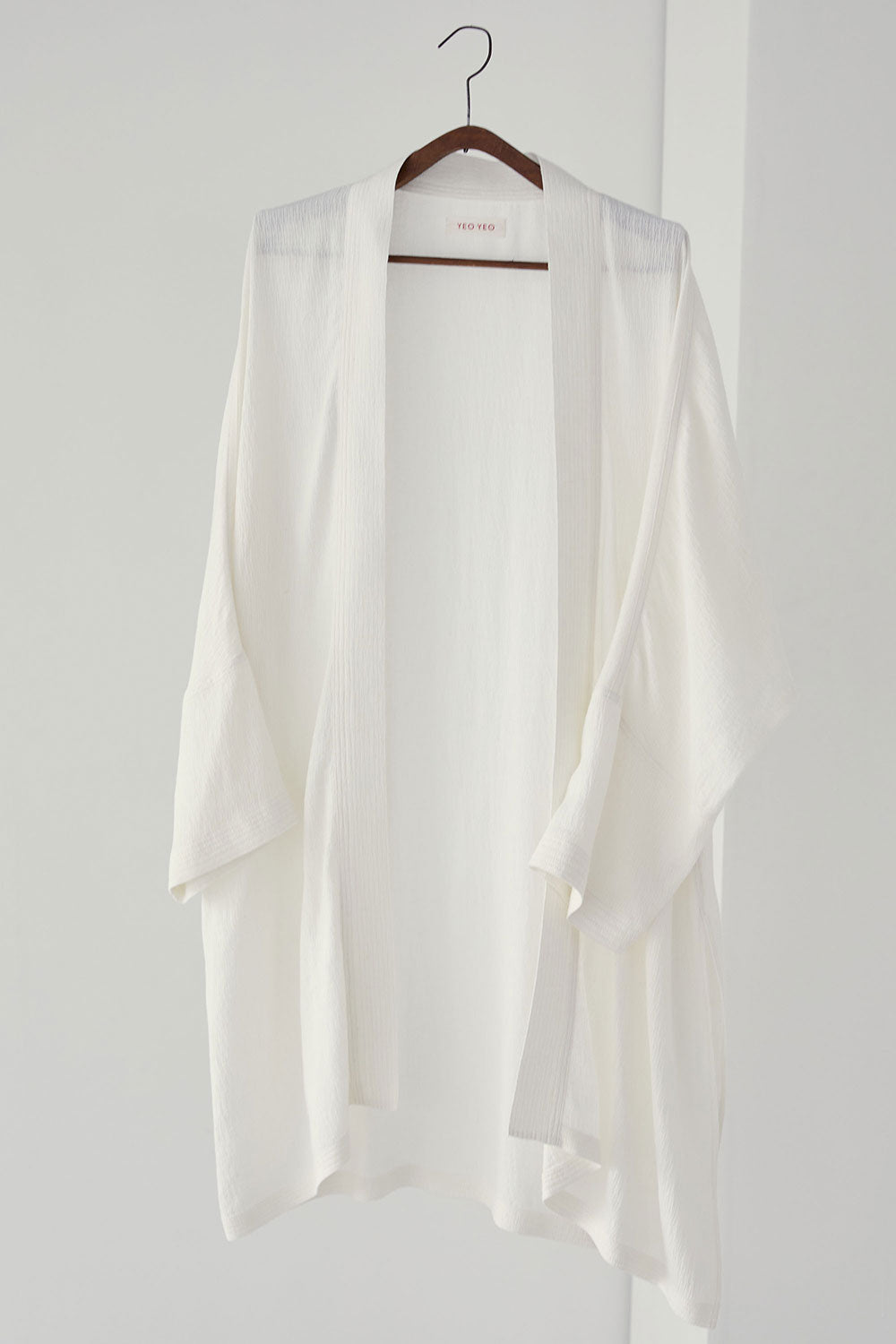 Metta linen robe