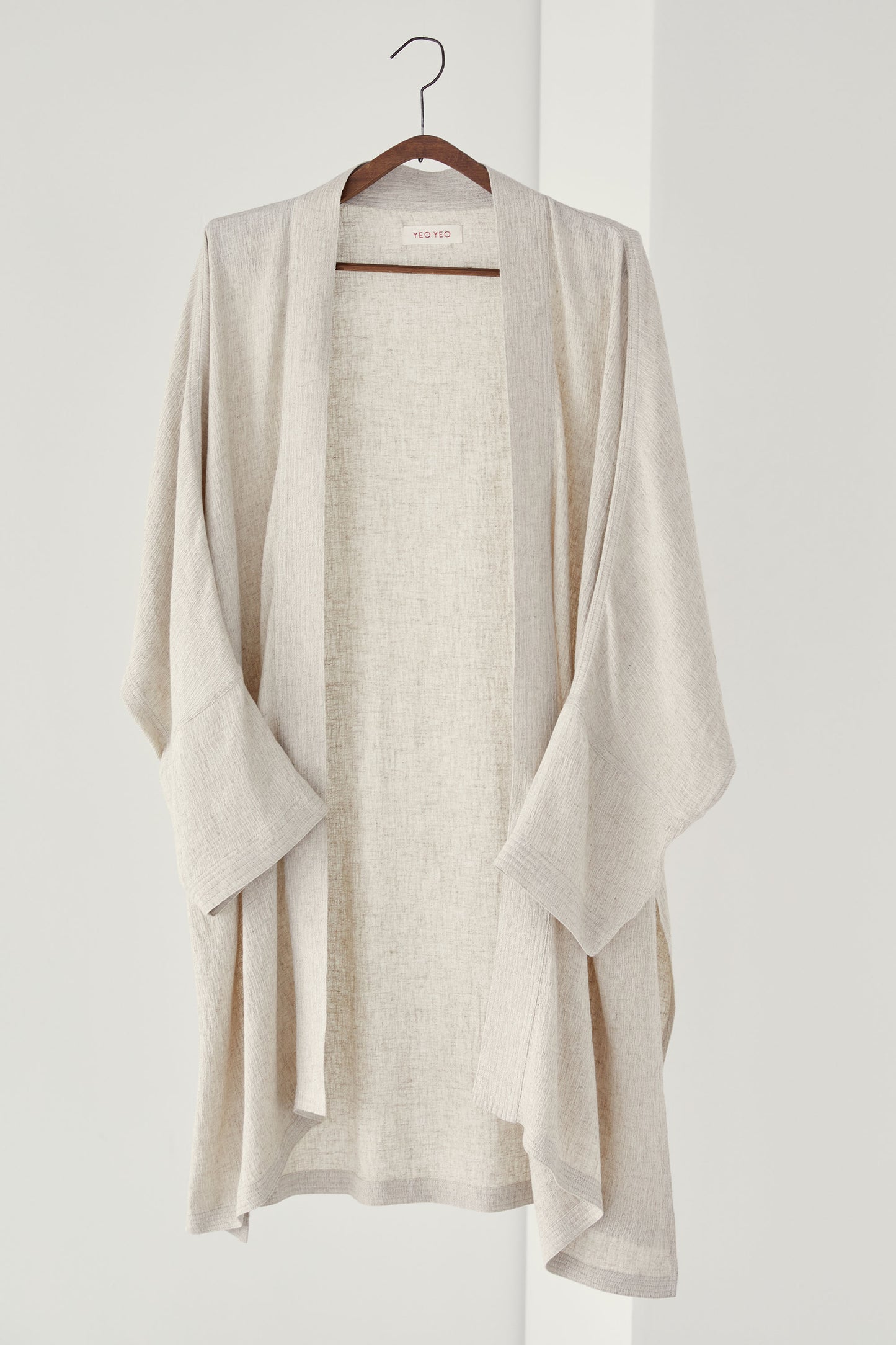 Metta linen robe