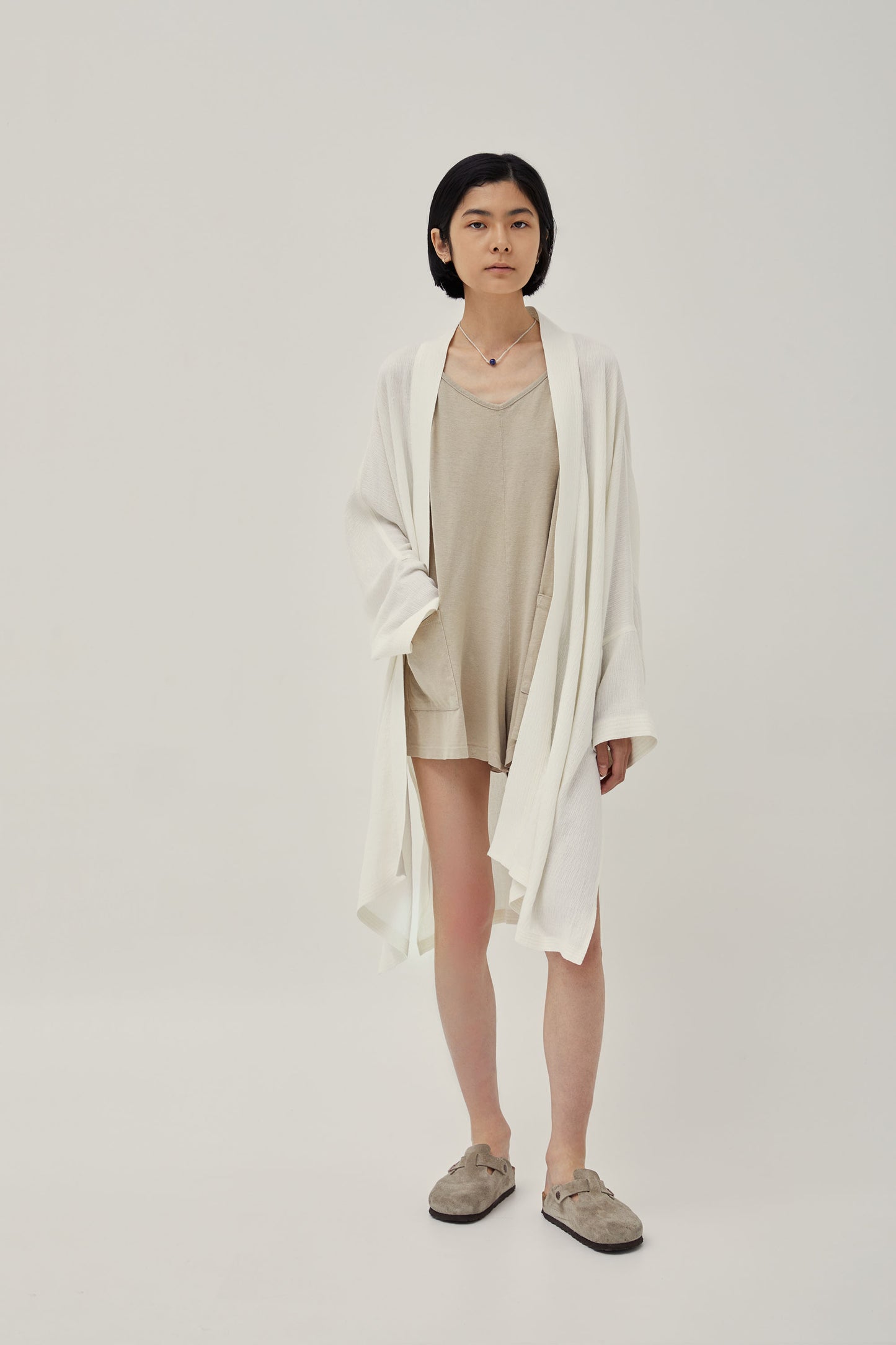 Metta linen robe