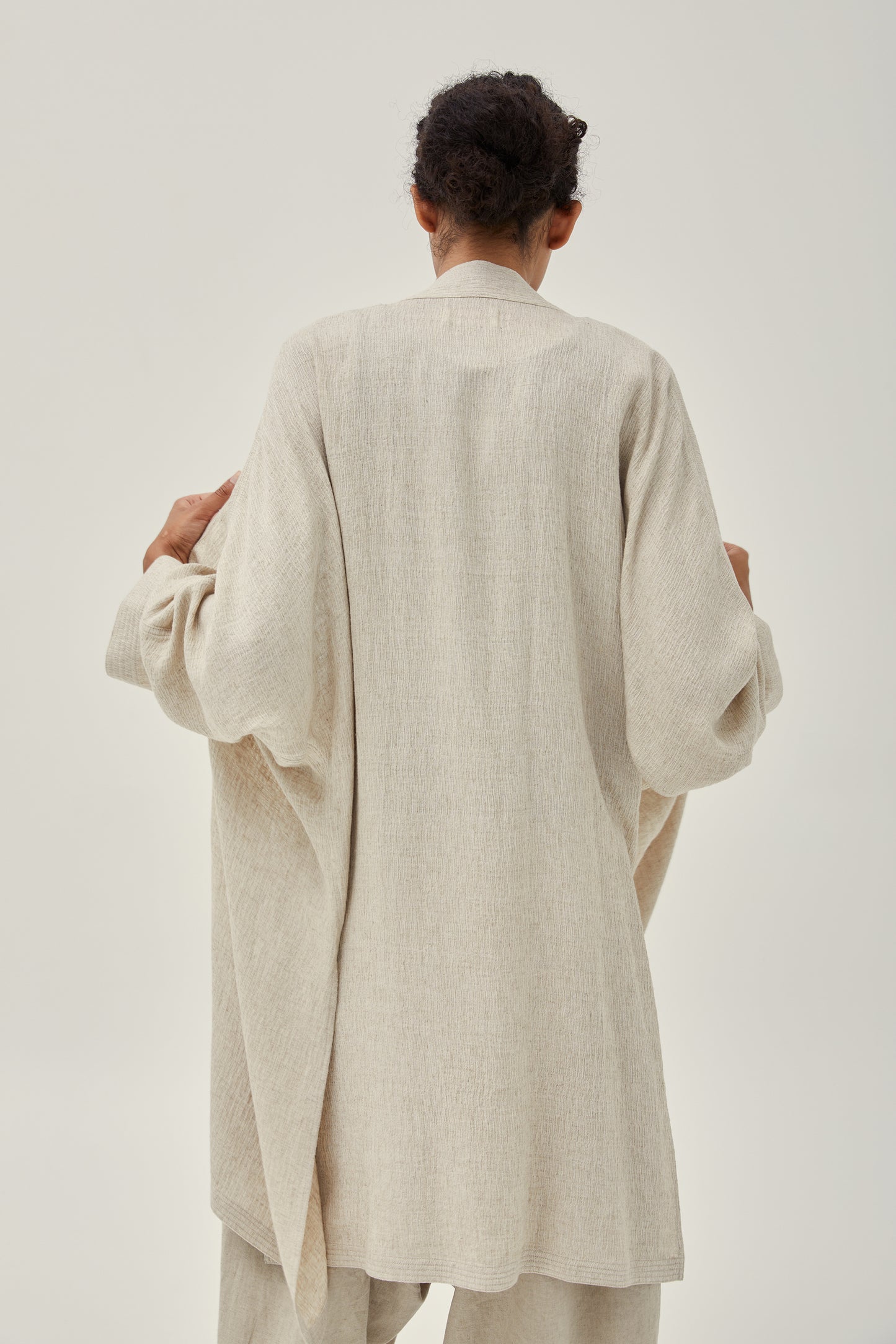 Metta linen robe